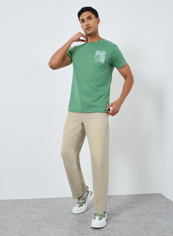 ستايلي تيشيرت بياقة دائرية وجرافيك على الظهر - Image 2